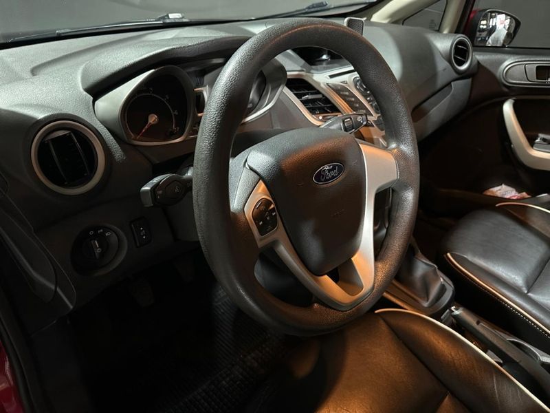 Ford FIESTA 1.6 SE HATCH 16V FLEX 4P MANUAL 2012/2012 CARRO AUTOMARCAS CAXIAS DO SUL / Carros no Vale