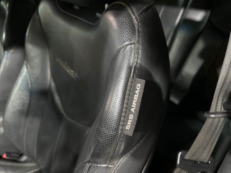 Hyundai VELOSTER 1.6 16V GASOLINA 3P AUTOMÁTICO 2012/2013 CARRO AUTOMARCAS CAXIAS DO SUL / Carros no Vale