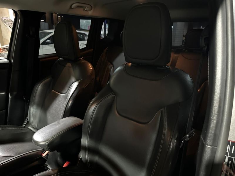 JEEP RENEGADE 1.8 16V FLEX LONGITUDE 4P AUTOMÁTICO 2021/2021 CARRO AUTOMARCAS CAXIAS DO SUL / Carros no Vale