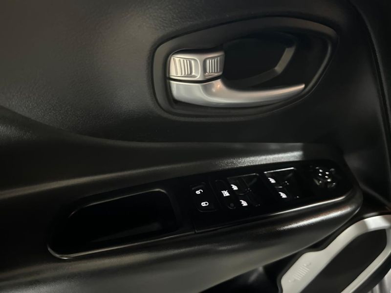 JEEP RENEGADE 1.8 16V FLEX LONGITUDE 4P AUTOMÁTICO 2021/2021 CARRO AUTOMARCAS CAXIAS DO SUL / Carros no Vale