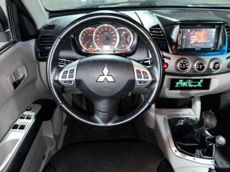 Mitsubishi L200 TRITON 3.2 HPE 4X4 CD 16V TURBO INTERCOOLER DIESEL 4P MANUAL 2009/2010 CARRO AUTOMARCAS CAXIAS DO SUL / Carros no Vale