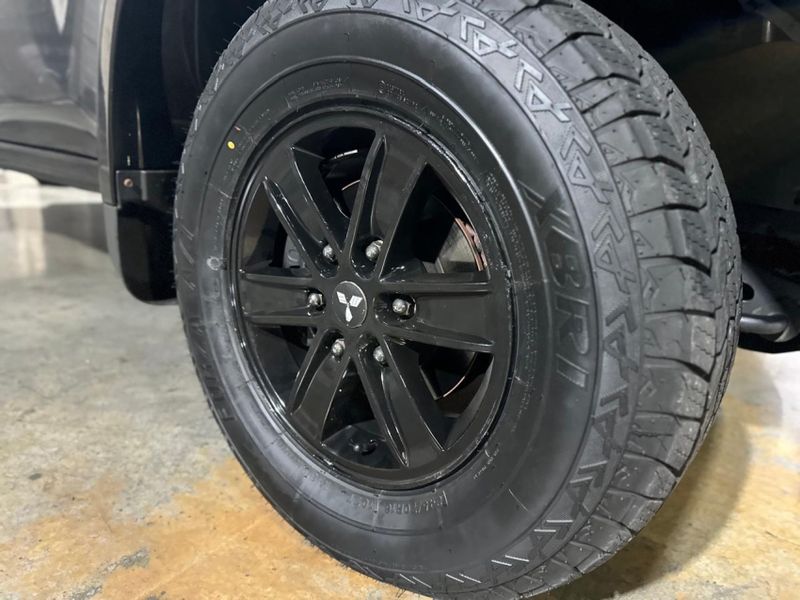 Mitsubishi L200 TRITON 3.2 HPE 4X4 CD 16V TURBO INTERCOOLER DIESEL 4P MANUAL 2009/2010 CARRO AUTOMARCAS CAXIAS DO SUL / Carros no Vale