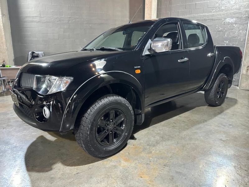 Mitsubishi L200 TRITON 3.2 HPE 4X4 CD 16V TURBO INTERCOOLER DIESEL 4P MANUAL 2009/2010 CARRO AUTOMARCAS CAXIAS DO SUL / Carros no Vale