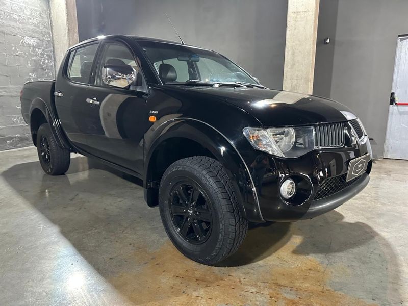 Mitsubishi L200 TRITON 3.2 HPE 4X4 CD 16V TURBO INTERCOOLER DIESEL 4P MANUAL 2009/2010 CARRO AUTOMARCAS CAXIAS DO SUL / Carros no Vale
