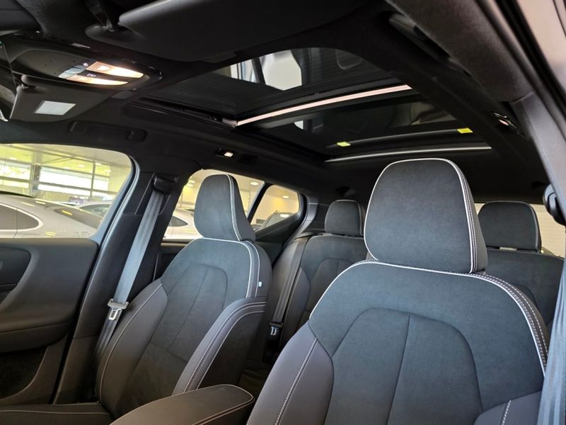 Volvo XC40 P8 RECHARGE TWIN ELECTRIC ULTIMATE AWD 2023/2023 CARRO DEZ NOVO HAMBURGO / Carros no Vale
