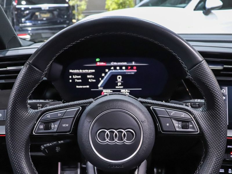 Audi A3 2.0 40 TFSI MHEV SPORTBACK PERFORMANCE BLACK S-TRONIC 2023/2023 VIA BELLA VEÍCULOS ESPECIAIS CAXIAS DO SUL / Carros no Vale