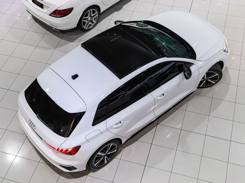 Audi A3 2.0 40 TFSI MHEV SPORTBACK PERFORMANCE BLACK S-TRONIC 2023/2023 VIA BELLA VEÍCULOS ESPECIAIS CAXIAS DO SUL / Carros no Vale