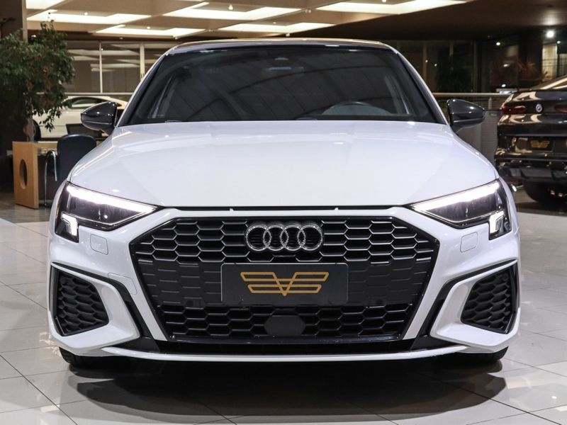 Audi A3 2.0 40 TFSI MHEV SPORTBACK PERFORMANCE BLACK S-TRONIC 2023/2023 VIA BELLA VEÍCULOS ESPECIAIS CAXIAS DO SUL / Carros no Vale
