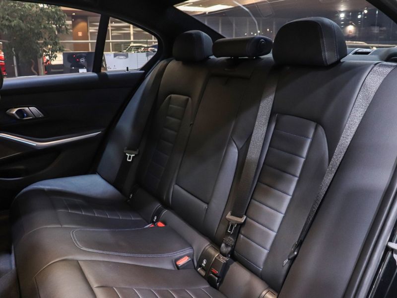 BMW 320i 2.0 16V TURBO FLEX M SPORT AUTOMÁTICO 2023/2023 VIA BELLA VEÍCULOS ESPECIAIS CAXIAS DO SUL / Carros no Vale