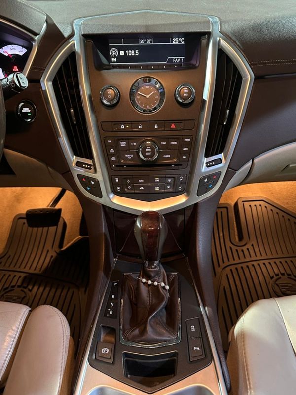 Cadillac SRX 3.0 CROSSOVER AWD V6 GASOLINA 4P AUTOMÁTICO 2010/2011 CARRO AUTOMARCAS CAXIAS DO SUL / Carros no Vale