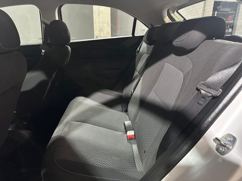 Chevrolet ONIX 1.0 MPFI JOY 8V FLEX 4P MANUAL 2020/2020 CARRO AUTOMARCAS CAXIAS DO SUL / Carros no Vale