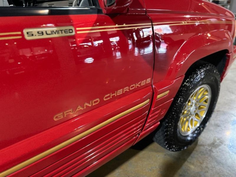 JEEP GRAND CHEROKEE 5.2 LIMITED 4X4 V8 16V GASOLINA 4P AUTOMÁTICO 1993/1993 CARRO AUTOMARCAS CAXIAS DO SUL / Carros no Vale
