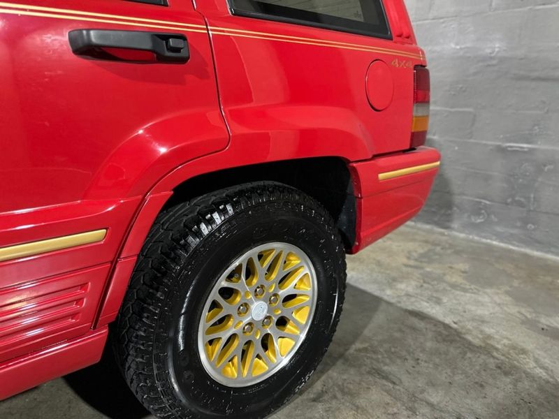 JEEP GRAND CHEROKEE 5.2 LIMITED 4X4 V8 16V GASOLINA 4P AUTOMÁTICO 1993/1993 CARRO AUTOMARCAS CAXIAS DO SUL / Carros no Vale