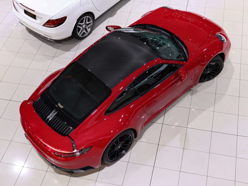 Porsche 911 3.0 24V H6 GASOLINA CARRERA GTS PDK 2022/2022 VIA BELLA VEÍCULOS ESPECIAIS CAXIAS DO SUL / Carros no Vale