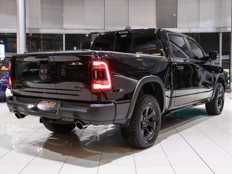Ram 1500 5.7 V8 GASOLINA REBEL CD 4X4 AUTOMÁTICO 2022/2022 VIA BELLA VEÍCULOS ESPECIAIS CAXIAS DO SUL / Carros no Vale