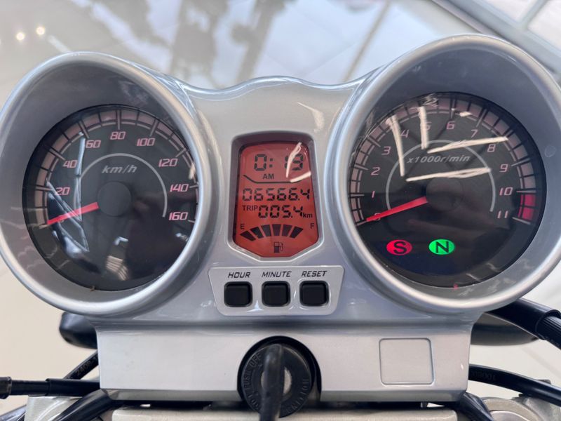 Honda Cbx 250 Twiste 2008/2008 COVEL VEICULOS ENCANTADO / Carros no Vale