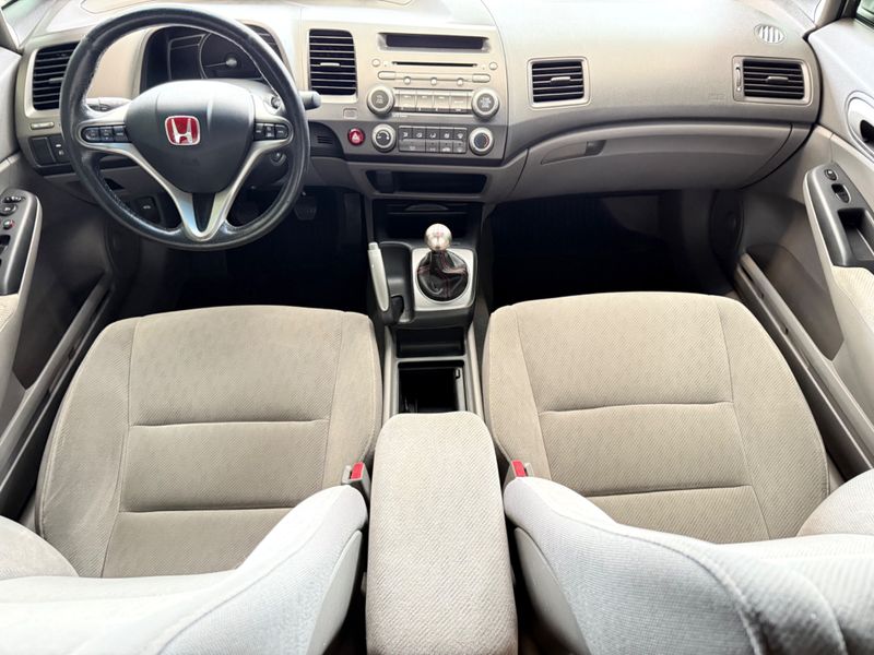 Honda Civic Lxl 2010/2011 COVEL VEICULOS ENCANTADO / Carros no Vale