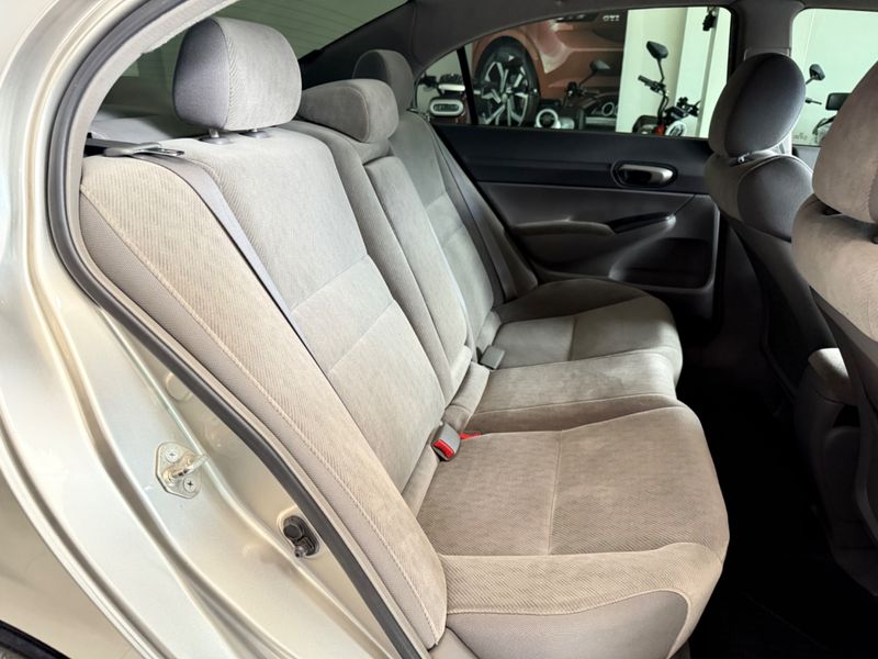 Honda Civic Lxl 2010/2011 COVEL VEICULOS ENCANTADO / Carros no Vale