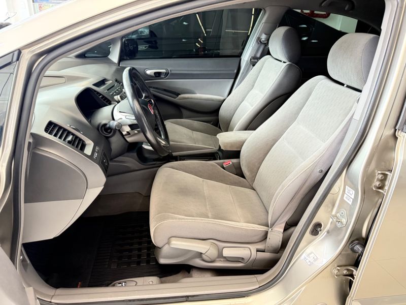 Honda Civic Lxl 2010/2011 COVEL VEICULOS ENCANTADO / Carros no Vale