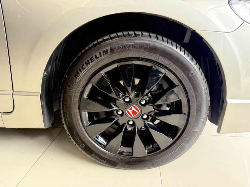 Honda Civic Lxl 2010/2011 COVEL VEICULOS ENCANTADO / Carros no Vale