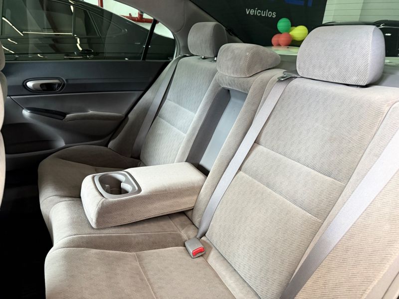 Honda Civic Lxl 2010/2011 COVEL VEICULOS ENCANTADO / Carros no Vale