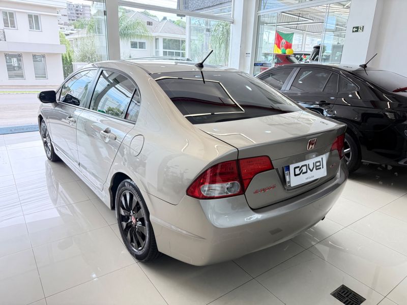 Honda Civic Lxl 2010/2011 COVEL VEICULOS ENCANTADO / Carros no Vale