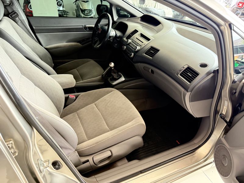 Honda Civic Lxl 2010/2011 COVEL VEICULOS ENCANTADO / Carros no Vale