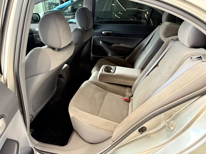 Honda Civic Lxl 2010/2011 COVEL VEICULOS ENCANTADO / Carros no Vale