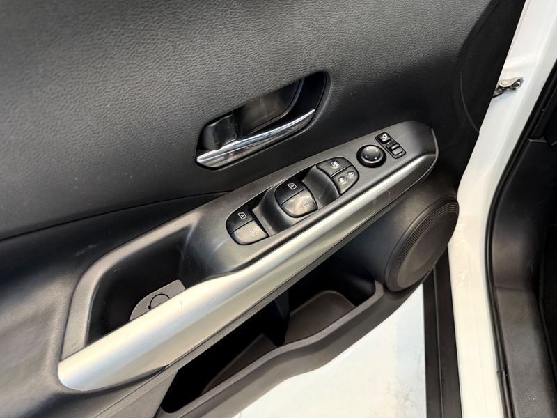Nissan Kicks Sl 1.6 16v 2018/2019 COVEL VEICULOS ENCANTADO / Carros no Vale