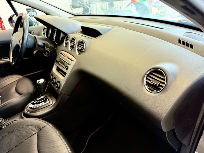 Peugeot 408 Allure 2.0 16v 2011/2012 COVEL VEICULOS ENCANTADO / Carros no Vale