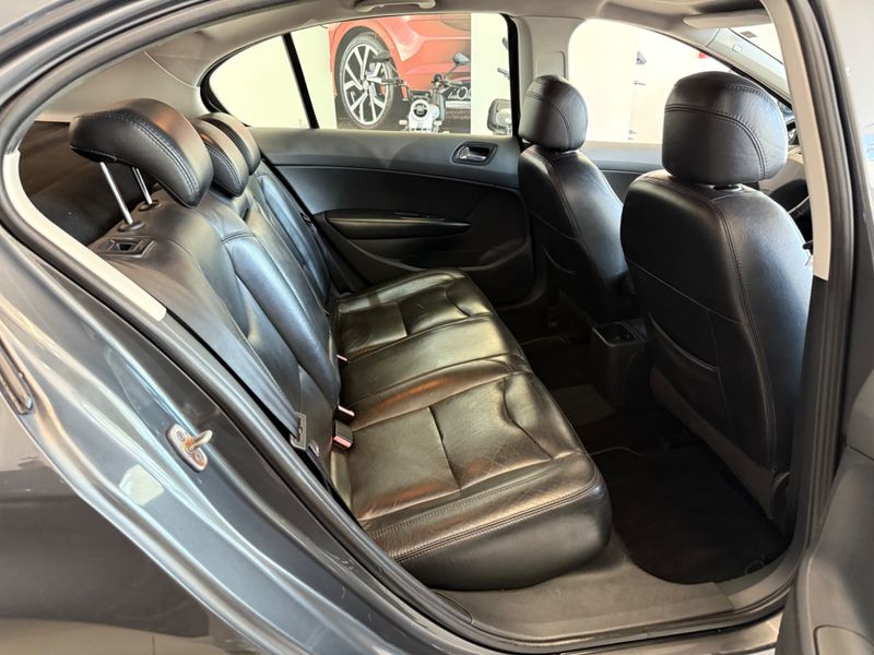 Peugeot 408 Allure 2.0 16v 2011/2012 COVEL VEICULOS ENCANTADO / Carros no Vale