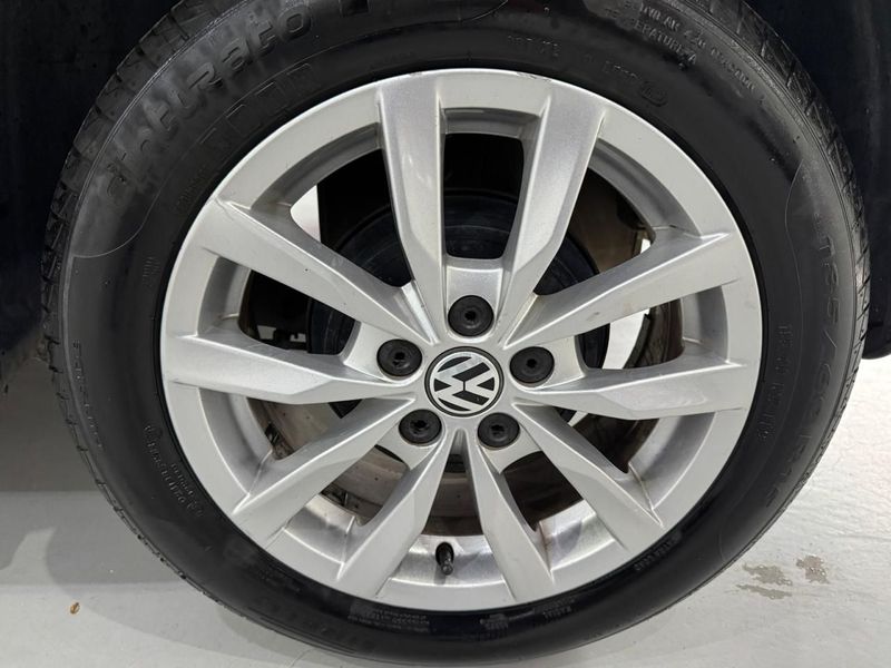 Volkswagen Fox Rock In Rio 1.6mi 8v 2013/2014 SIM AUTOMÓVEIS ROLANTE / Carros no Vale
