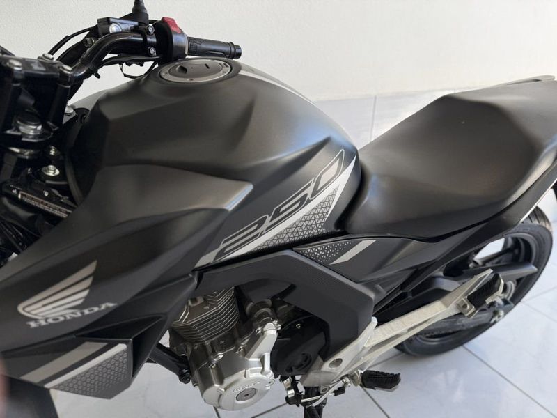 Honda Motos CB 250F TWISTER ABS 2022 SÓ MOTOS E AUTOMÓVEIS SANTA CRUZ DO SUL / Carros no Vale