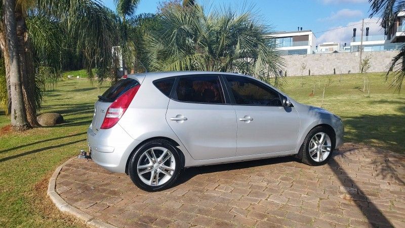 Hyundai I30 2.0 2012 GRASSI VEÍCULOS LAJEADO / Carros no Vale