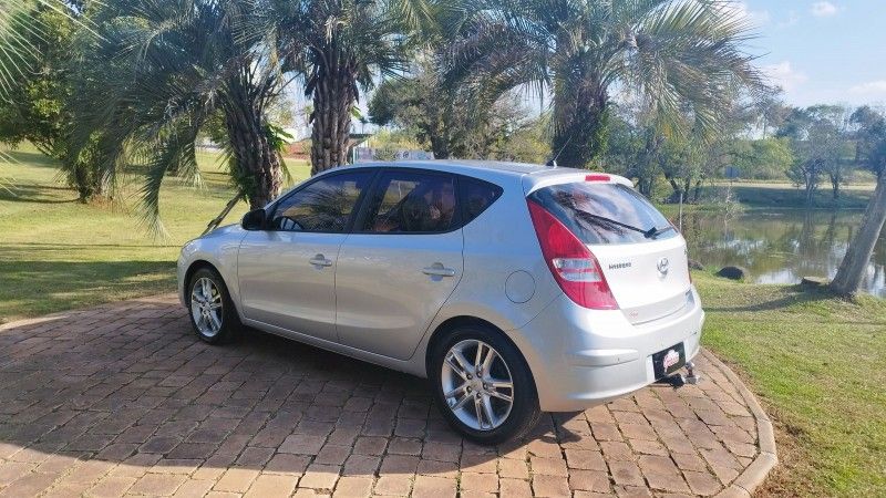 Hyundai I30 2.0 2012 GRASSI VEÍCULOS LAJEADO / Carros no Vale