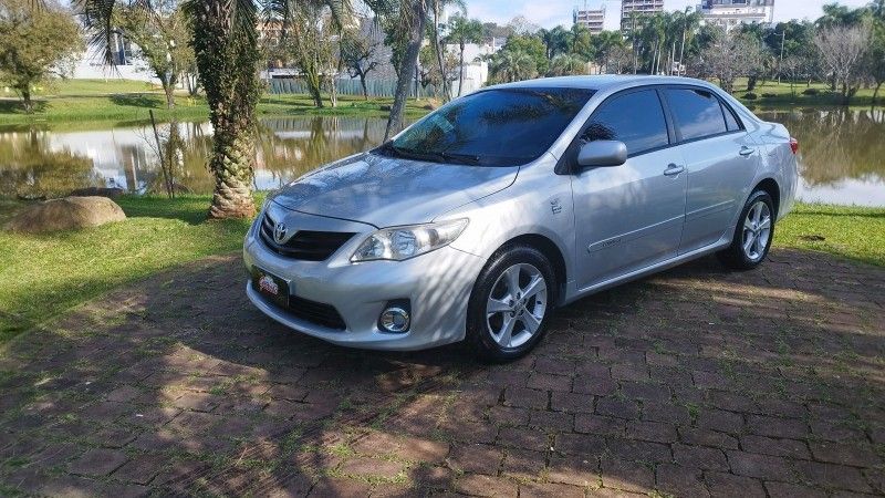 Toyota COROLLA GLi 1.8 2012 GRASSI VEÍCULOS LAJEADO / Carros no Vale