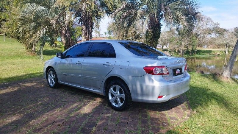 Toyota COROLLA GLi 1.8 2012 GRASSI VEÍCULOS LAJEADO / Carros no Vale