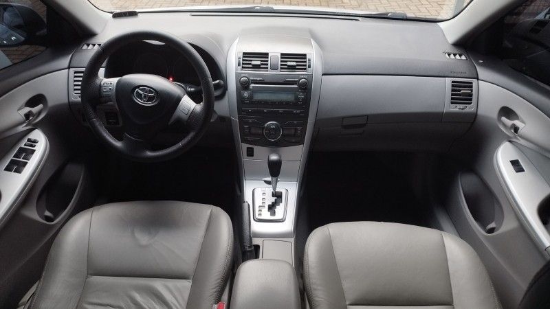 Toyota COROLLA GLi 1.8 2012 GRASSI VEÍCULOS LAJEADO / Carros no Vale