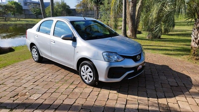 Toyota ETIOS SEDAN X 1.5 2018 GRASSI VEÍCULOS LAJEADO / Carros no Vale