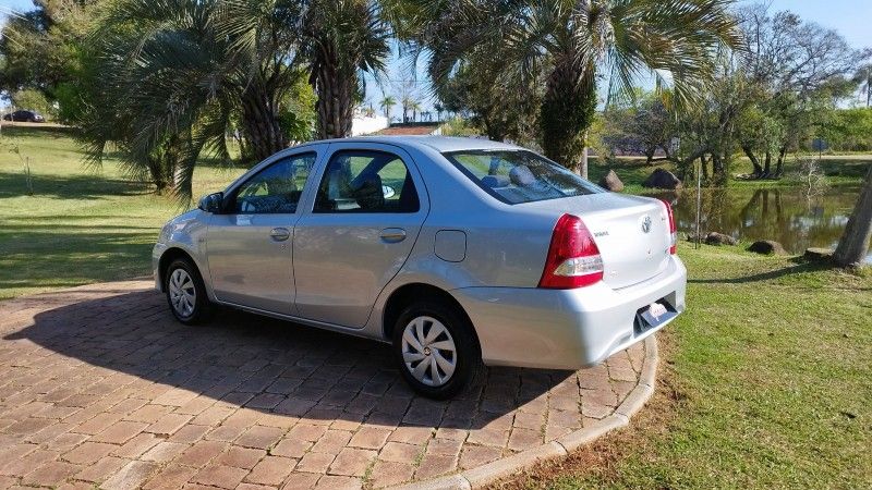 Toyota ETIOS SEDAN X 1.5 2018 GRASSI VEÍCULOS LAJEADO / Carros no Vale