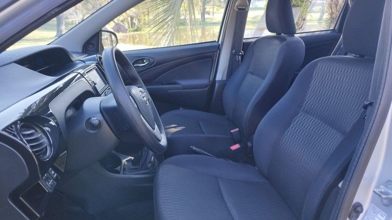 Toyota ETIOS SEDAN X 1.5 2018 GRASSI VEÍCULOS LAJEADO / Carros no Vale