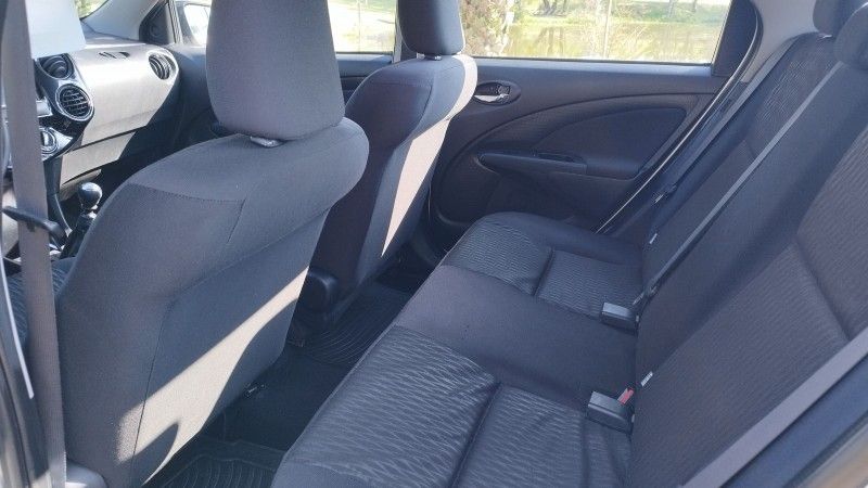 Toyota ETIOS SEDAN X 1.5 2018 GRASSI VEÍCULOS LAJEADO / Carros no Vale