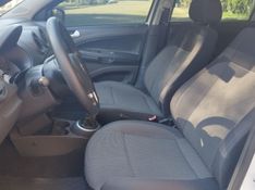 Volkswagen VOYAGE TRENDLINE 1.0 2014 GRASSI VEÍCULOS LAJEADO / Carros no Vale