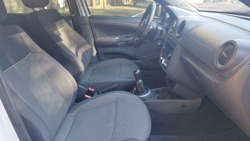 Volkswagen VOYAGE TRENDLINE 1.0 2014 GRASSI VEÍCULOS LAJEADO / Carros no Vale