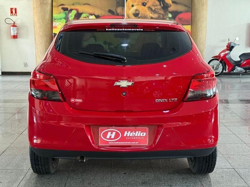Chevrolet ONIX LTZ 1.4 2014 HÉLIO AUTOMÓVEIS LAJEADO / Carros no Vale