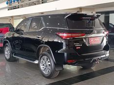 Toyota HILUX SW4 SRX 2.8 2023 HÉLIO AUTOMÓVEIS LAJEADO / Carros no Vale