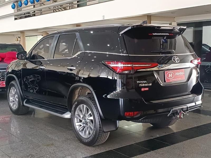 Toyota HILUX SW4 SRX 2.8 2023 HÉLIO AUTOMÓVEIS LAJEADO / Carros no Vale