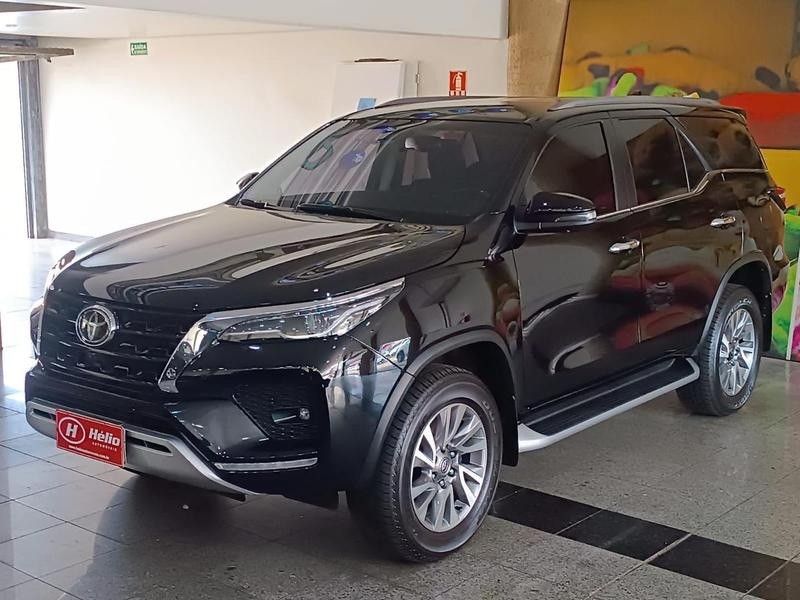 Toyota HILUX SW4 SRX 2.8 2023 HÉLIO AUTOMÓVEIS LAJEADO / Carros no Vale