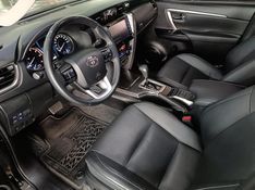Toyota HILUX SW4 SRX 2.8 2023 HÉLIO AUTOMÓVEIS LAJEADO / Carros no Vale
