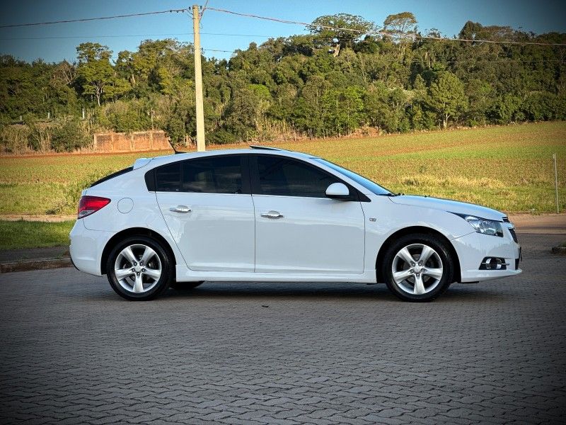 Chevrolet CRUZE SPORT LTZ 1.8 2014 NEUMANN VEÍCULOS ARROIO DO MEIO / Carros no Vale Chevrolet CRUZE SPORT LTZ 1.8 2014 NEUMANN VEÍCULOS ARROIO DO MEIO / Carros no Vale